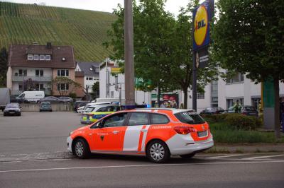 Esslingen -Mettingen : Brand in einer Firma sorgt fuer groesseren Feuerwehreinsatz
